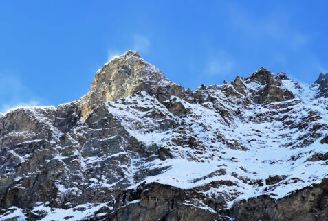 Val di Rhemes – vertical faces are very dangerous because they can discharge big quantities of snow and stones overwhelming everything – BBofItaly