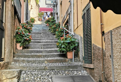 Bellagio – a characteristic alley in the village – BBofItaly