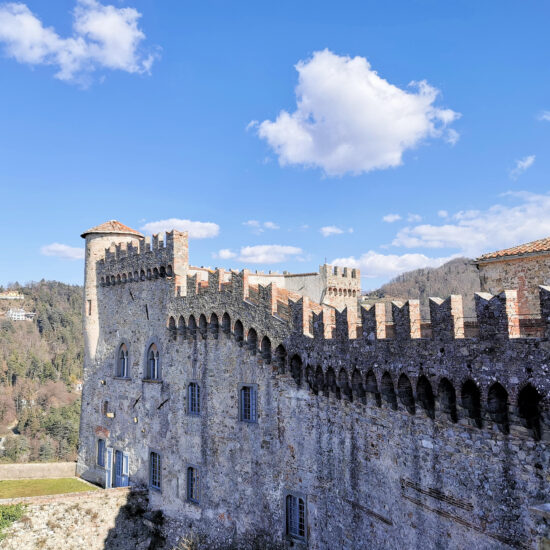 Castello di Fosdinovo – battlements on the walls of Fosdinovo Castle – BBofItaly