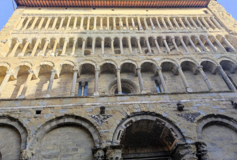 Arezzo – facade of Santa Maria della Pieve church – BBofItaly