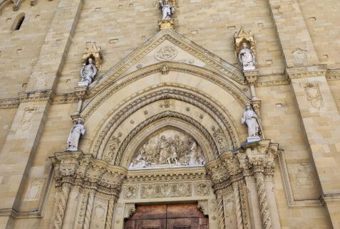 Arezzo – facade of Santi Pietro e Donato cathedral – BBofItaly