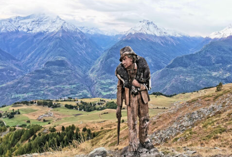 Fallere shelter – a sculpture of a shepherd – BBofItaly