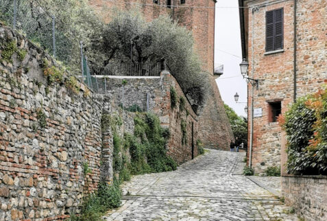 Castle of Santarcangelo – a glimpse of Santarcangelo hamlet – BBofItaly