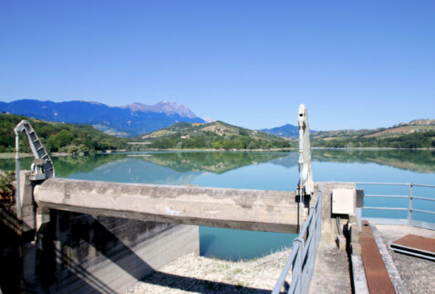 Penne – the dam with its artificial lake – BBofItaly