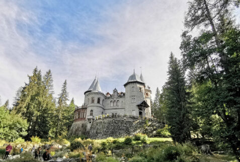 Castello Savoia – a glimpse of the castle in the forest – BBofItaly