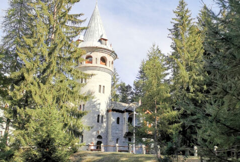 Castello Savoia – a glimpse of the castle – BBofItaly