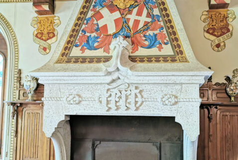 Castello Savoia – a fantastic fireplace – BBofItaly