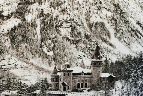 Castello Savoia – an old winter photo of the castle – BBofItaly