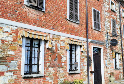 L’Oca d’oro – the entrance door of the farmhouse – BBofItaly