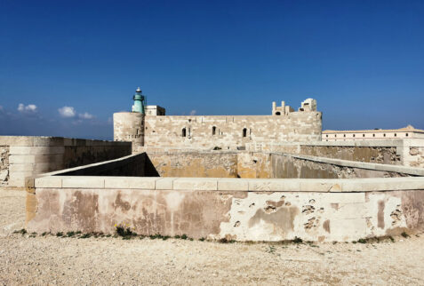 Fortezza Maniace – the fortress seen from the sea side – BBofItaly