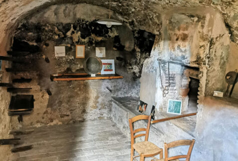 Castel del Monte – a room of an ancient house – BBofItaly