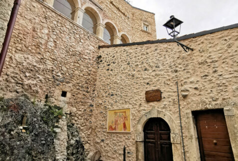 Castel del Monte – a beautiful tiny square – BBofItaly