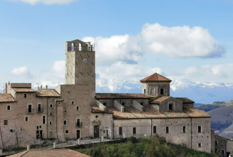 Castel del Monte – the main part of the hamlet. On the background the Majella range - BBofItaly