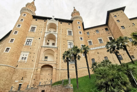 Urbino – a glimpse of Palazzo Ducale – BBofItaly