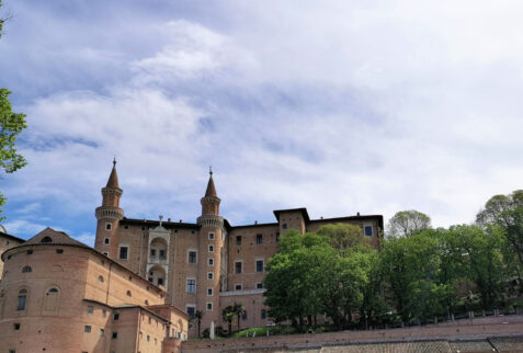 Urbino – a glimpse of Palazzo Ducale – BBofItaly