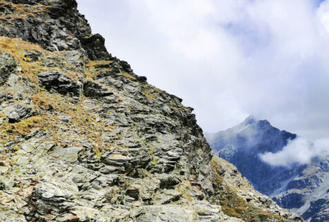 Col du Mont – rocky walls around the pass – BBofItaly