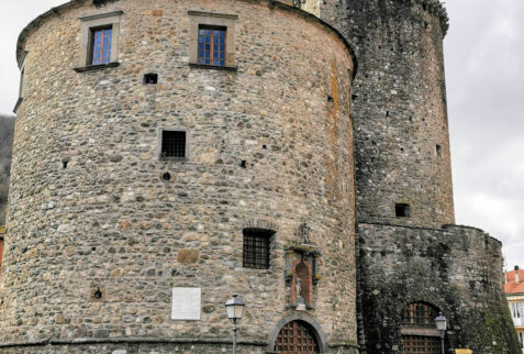 Varese Ligure – Castello Fieschi with its two towers – BBofItaly