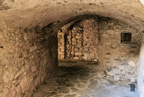 Varese Ligure – an old porch in the hamlet – BBofItaly