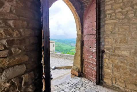 Fortezza di San Leo – the Gothic entrance portal – BBofItaly