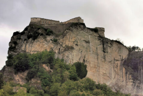 Fortezza di San Leo – the fortress hanging on the limestone spur - BBofItaly