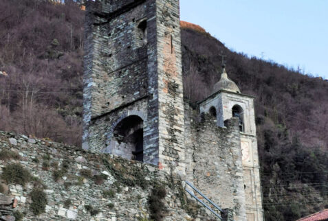 Corenno Plinio – the tower of the castle with the entrance gate – BBofItaly