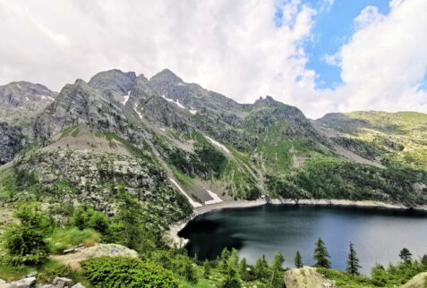 Lago Rotondo – a glimpse of Lago di Trona – BBofItaly