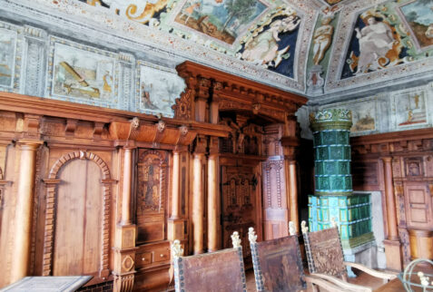 Palazzo Vertemate – another room on the ground floor, with the ceramic stove used during winter season – BBofItaly