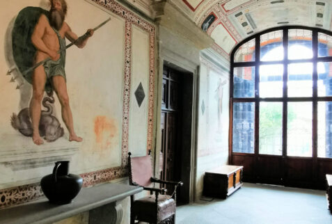 Palazzo Vertemate – the isle in the entrance area of the palace – BBofItaly