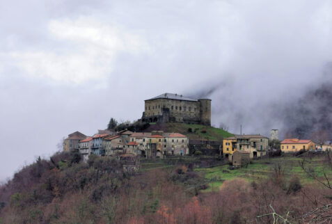 Castello Doria Malaspina – a view of the castle which overlooks the hamlet of Calice al Cornoviglio – BBofItaly