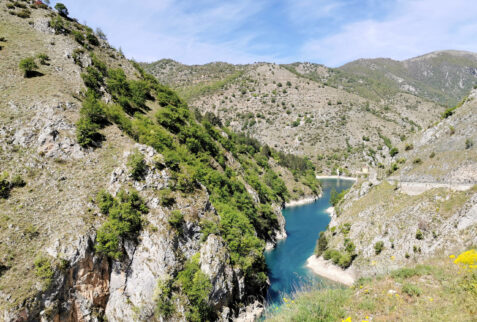 Gole del Sagittario – a glimpse on the gorge and Sagittario river – BBofItaly